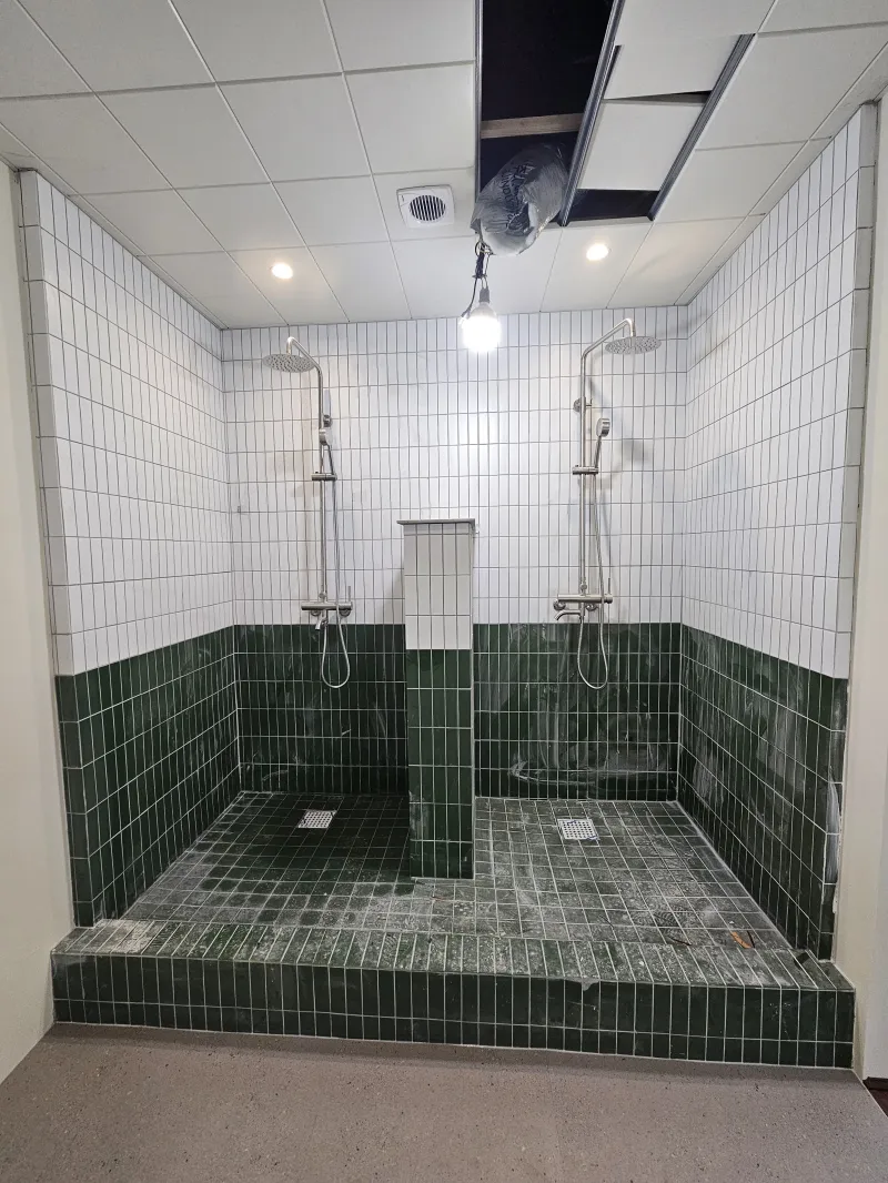 프레임리스 샤워부스 설치 시공 전 현장